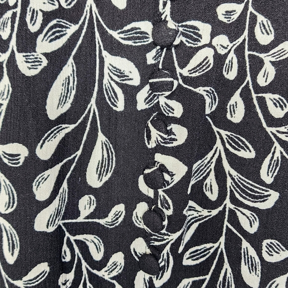 J. Jill Black and White Midi Skirt, A Line Sz XS Floral w Elastic Waist and Slit - Picture 3 of 13